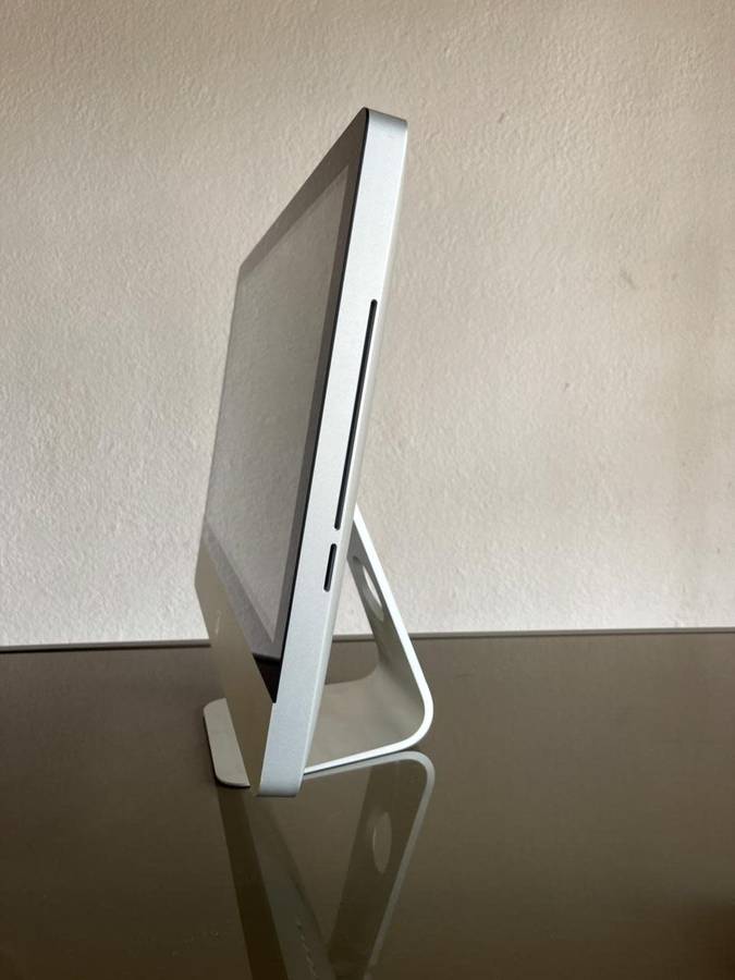 Apple iMac 21.5` Core i5 500GB 4GB RAM Mid 2011
