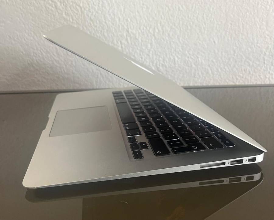 Macbook Air (13-inch, Early 2015) | 8GB RAM | 128GB