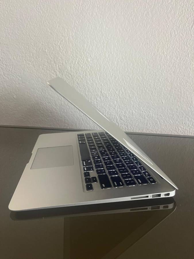 Macbook Air (11-inch, Early 2015) | 4GB RAM | 128GB SSD