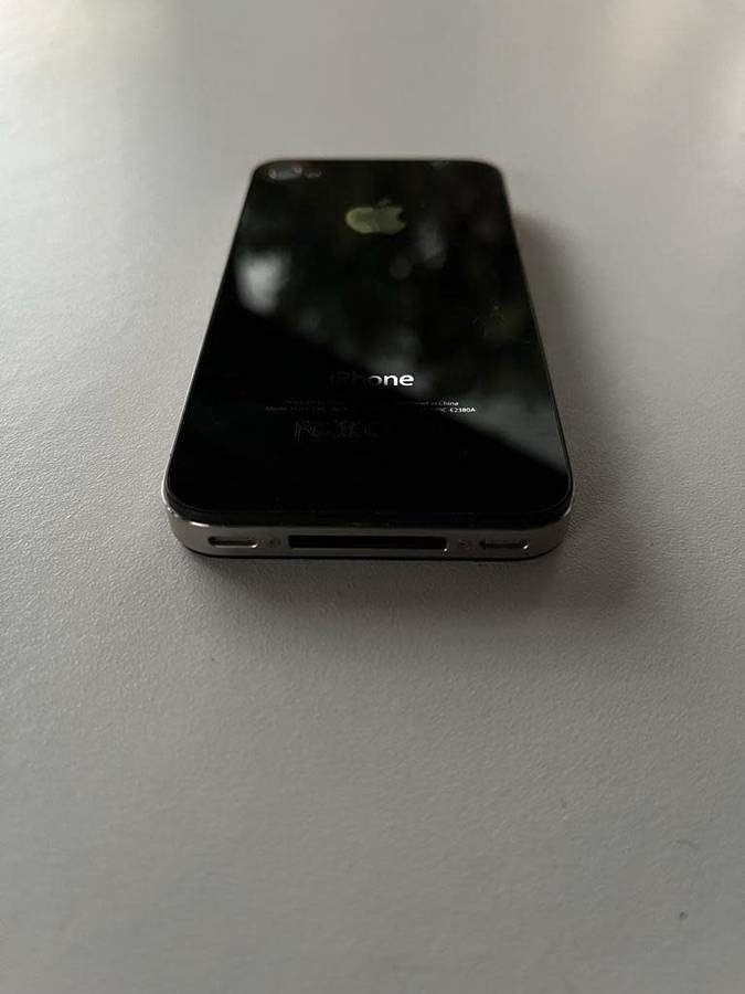 iPhone 4 | 16GB | BLACK