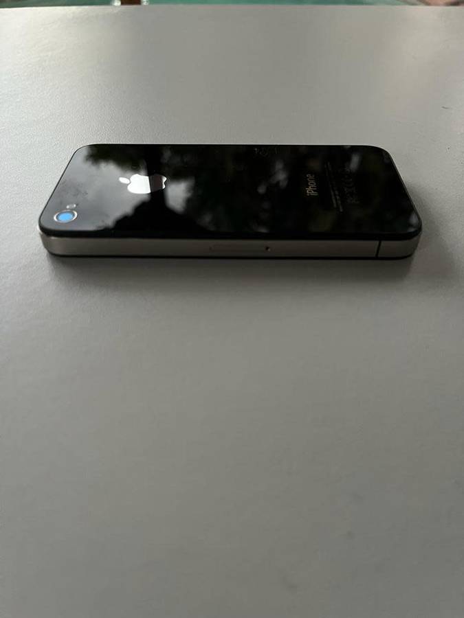 iPhone 4 | 16GB | BLACK