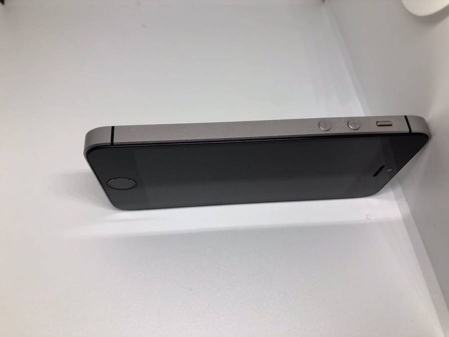 Apple iPhone SE 1st Gen 32GB Space Grey