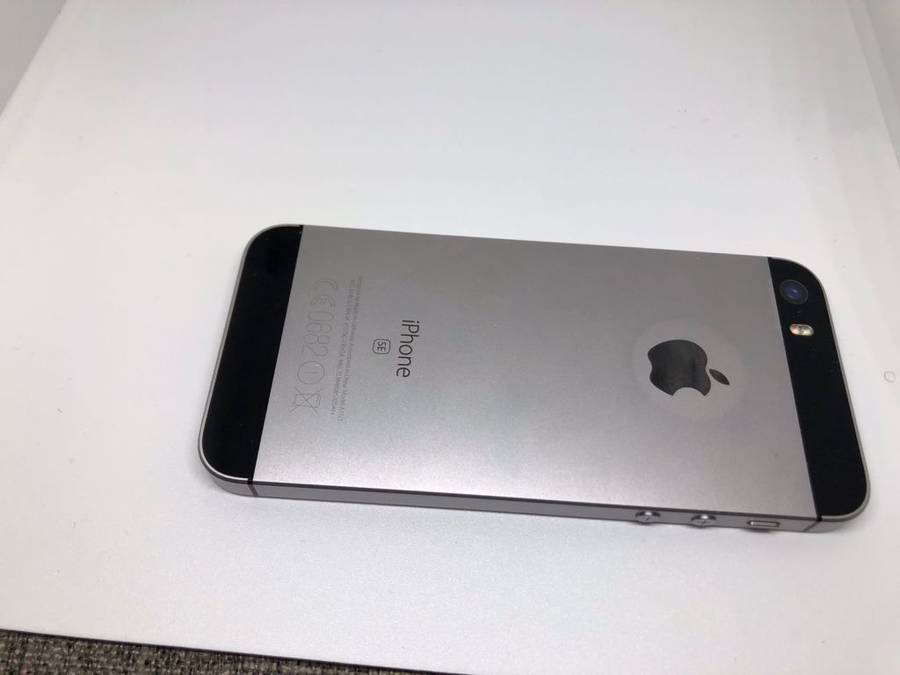 Apple iPhone SE 1st Gen 32GB Space Grey