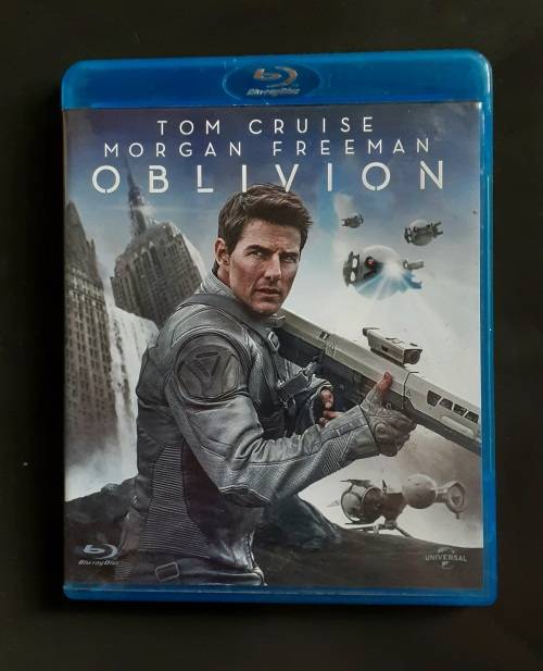Oblivion - Tom Cruise and Morgan Freeman (Blu-ray)