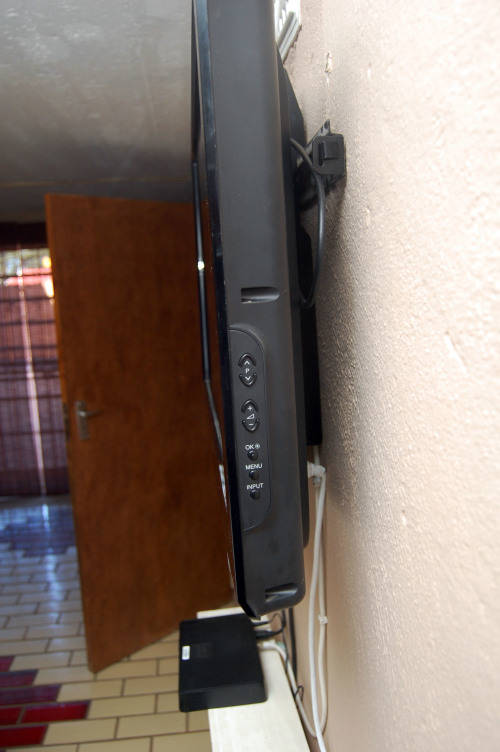 LG LED Flat TV 32 inch * REDUCED