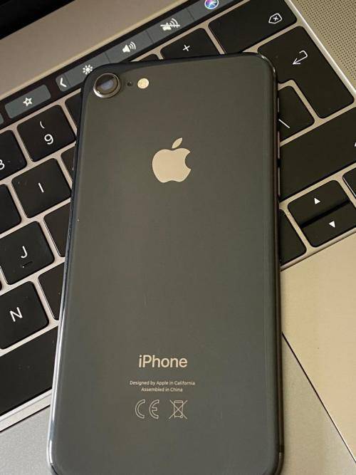 Apple iPhone 8 64 GB Space Grey / Black with Box, Charger Earpods (Excellent Condition 87% Battery)