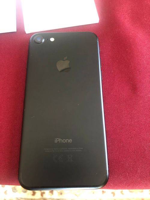 Apple iPhone 7 32GB Matte Black (Excellent condition with original box and charger - 83% battery)