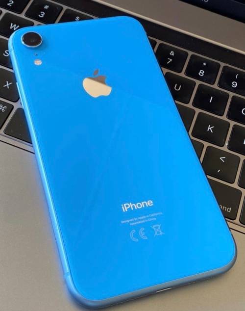 Apple iPhone XR 64gb Blue (Excellent condition with box and charger)