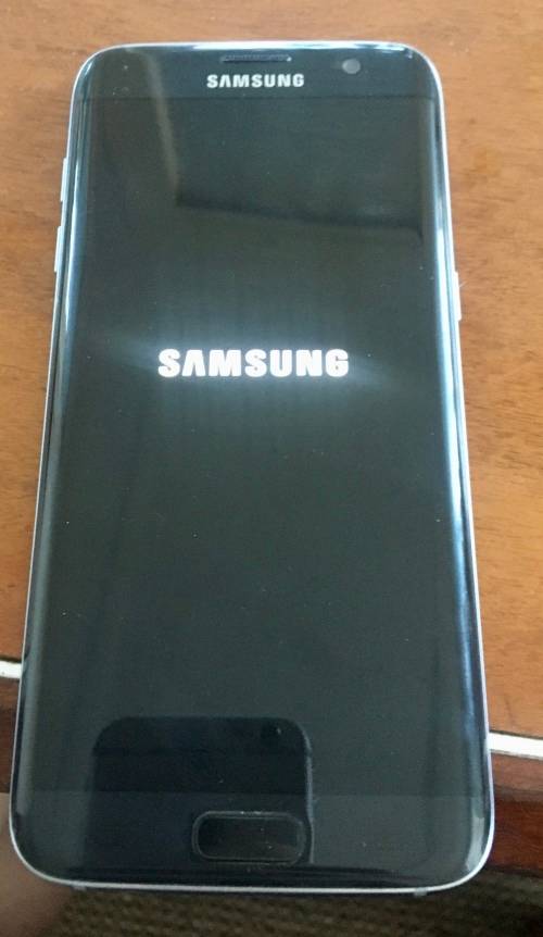 Samsung Galaxy S7 Edge 32GB Black Onyx (Full set - excellent condition)