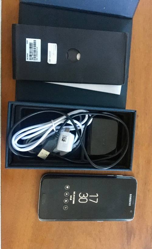 Samsung Galaxy S7 Edge 32GB Black Onyx (Full set - excellent condition)