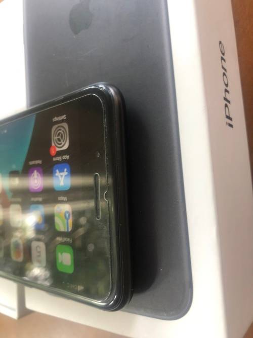 Apple iPhone 7 Plus 32GB Matte Black (Excellent condition with charging cable and box)