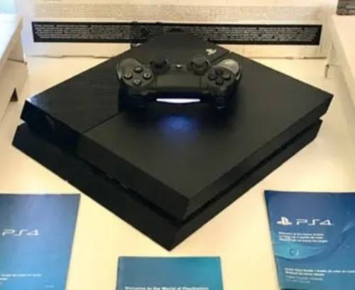 Sony PlayStation 4 PS4 1TB with 1 controller and FIFA (very good condition)