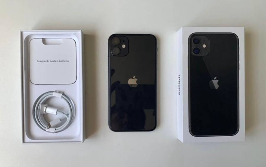Apple iPhone 11 64GB black (very good condition with box & charger)