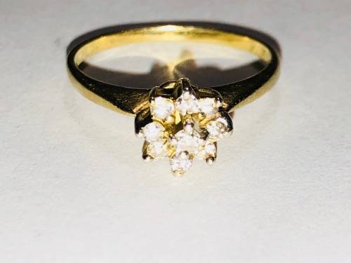 Ladies 18ct diamond ring
