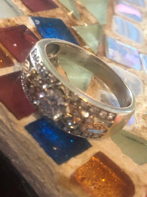Ladies diamond ring