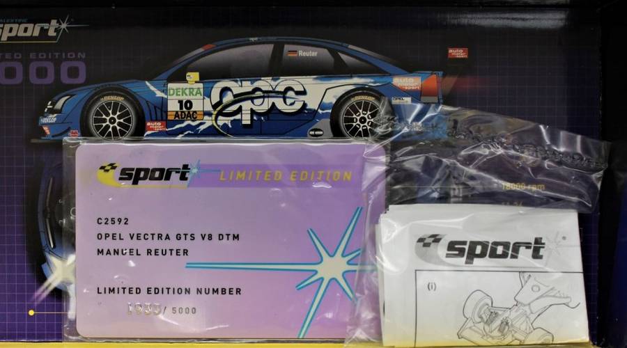SCALEXTRIC - TWO Limited Editions - Chevrolette Corvette L-88 & Opel Vektra GTS V8