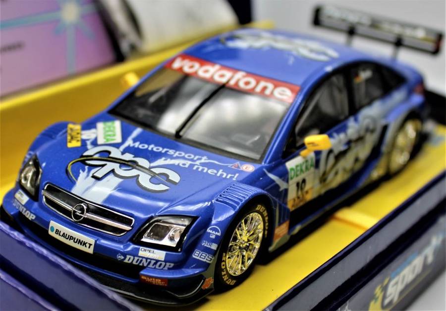 SCALEXTRIC - TWO Limited Editions - Chevrolette Corvette L-88 & Opel Vektra GTS V8