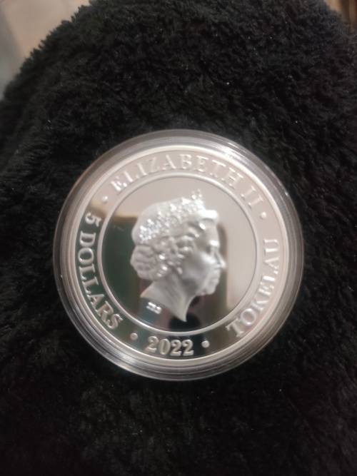 1 OZ .999 Silver. Goddess Europa 5 Dollars in capsule
