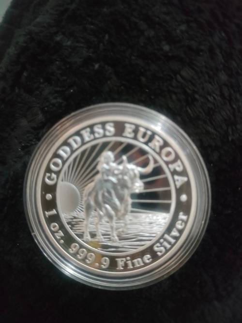 1 OZ .999 Silver. Goddess Europa 5 Dollars in capsule
