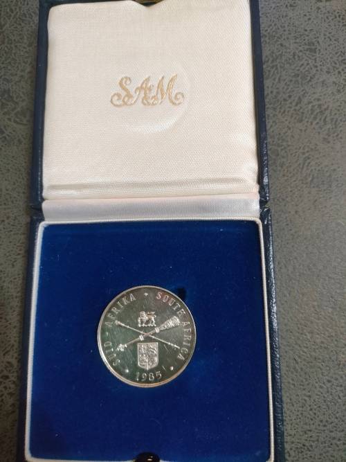 1985 Silver R1 coun in SAM box. Parliament