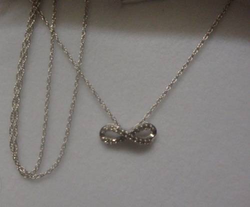 Solid White Gold Pendant With Chain (Worth R28257)
