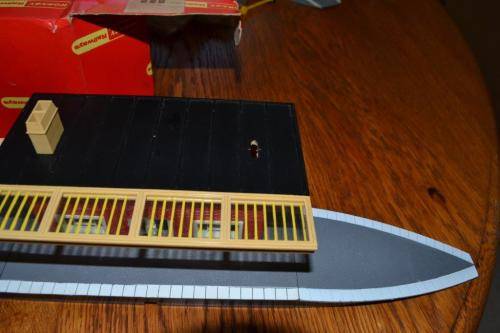 Hornby R.002 Vilage Station. Missing one Chimney.