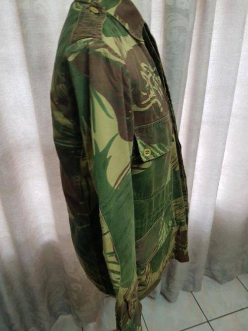 Rhodesian Camo jacket of Des Archer 1 commando RLI. Signed, record holder 73 Operational jumps.