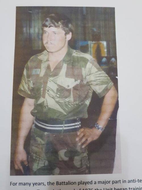 Rhodesian Camo jacket of Des Archer 1 commando RLI. Signed, record holder 73 Operational jumps.