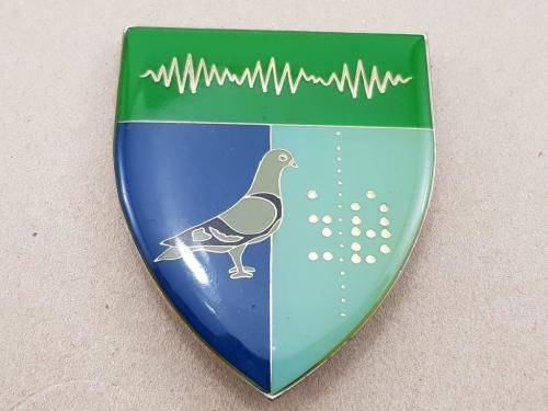 2 Signal Regiment Shoulder Flash. Pins Intact.