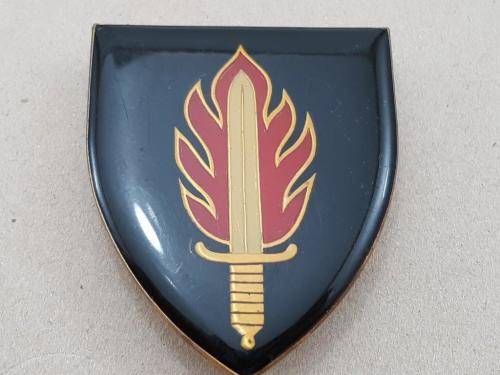 11 Commando later Intelligence School Shoulder Flash. Pins Intact.
