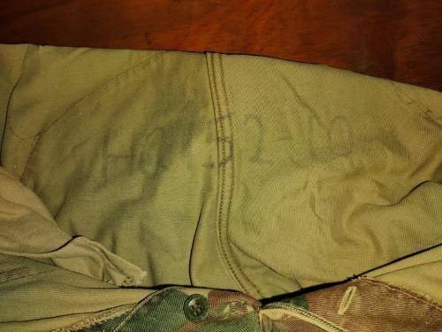 Rhodesian Camo Trousers. Waist 82 Cm around. Some stitching loose.