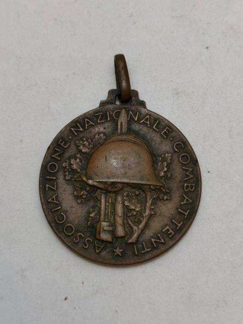 Full Size Italian Medal WWII. Association National Combattants