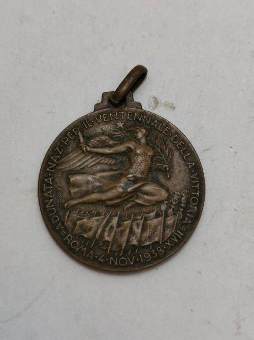 Full Size Italian Medal WWII. Association National Combattants