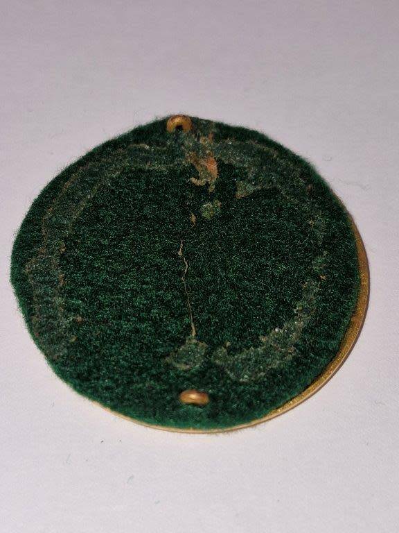 French Infantry regiment cap/beret badge.