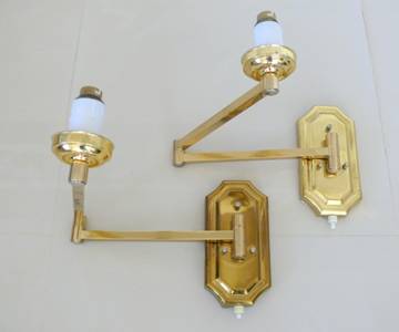 PAIR OF BRASS WALL LIGHTS WITH FLEXIBLE ARMS