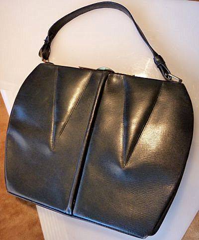 CLASSY ART DECO HAND BAG,BLACK GENUINE LEATHER IN EXCELLENT CONDITION ALL ROUND.