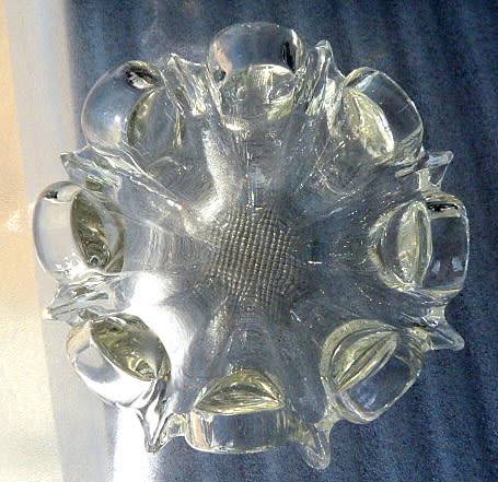GLASS BOWL IN UNUSUAL DESIGN. EXCELLENT CONDITION