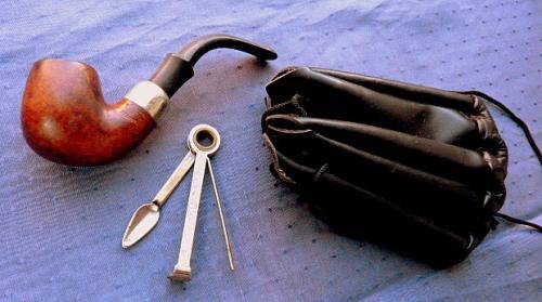PIPE, PETERSON'S SYSTEM. K & P STANDARD. LEATHER BAG AND TOOL