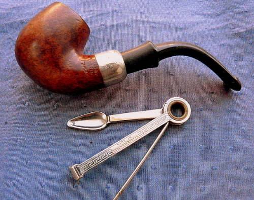 PIPE, PETERSON'S SYSTEM. K & P STANDARD. LEATHER BAG AND TOOL