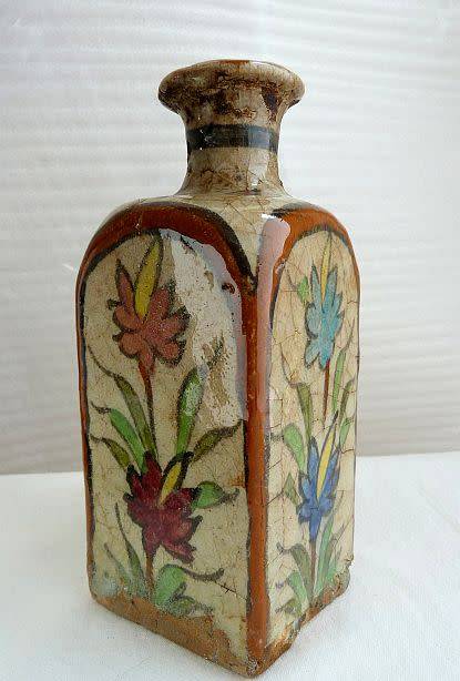 RARE ,ANTIQUE Iznik Pottery Persian Qajar Dynasty Vase. 15-17th Century. HIGH VALUE