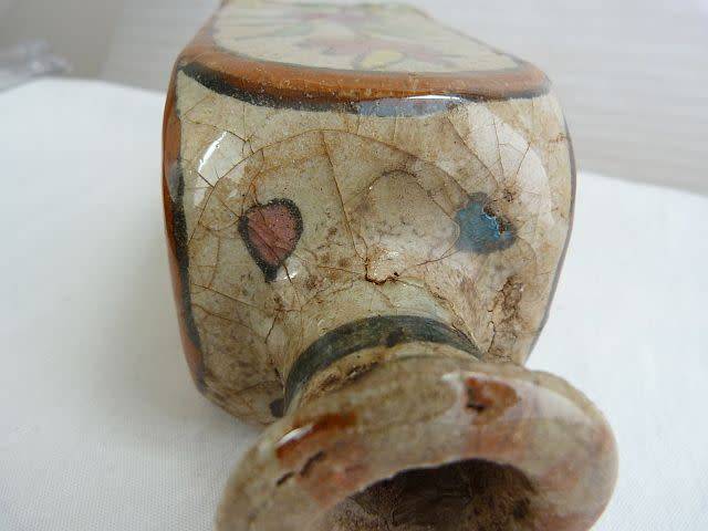 RARE ,ANTIQUE Iznik Pottery Persian Qajar Dynasty Vase. 15-17th Century. HIGH VALUE