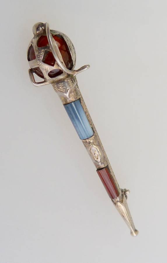 SCOTTISH BROAD BASKET HILT SWORD BROOCH .CA 1890. STERLING SILVER AND AGATE, EXCELLENT CONDITION