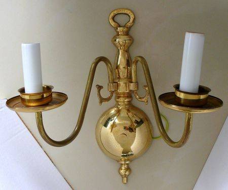 BRASS ELECTRIC WALL LIGHT