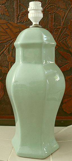 CERAMIC LAMP BASE