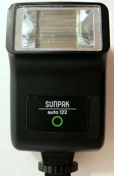 FLASH SUNPAK auto 122 // WORKING // BUILT IN SYNCHRO LEAD//Pls check all pics etc..