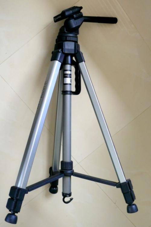 GIOTTO PROFESSIONAL VIDEO TRIPOD,VT-809 .Pls check pics and info..