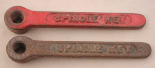 X 2 Gas Bottle Oxygen Cylinder Spindle keys ( one bid for both)