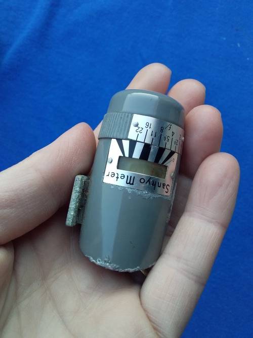Sankyo 8T Camera with light meter, unopened roll of colour movie film and bag. Please read descrip