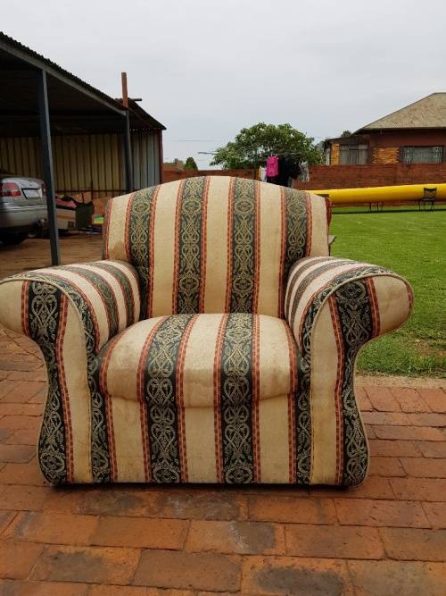 Stunning old couch chair