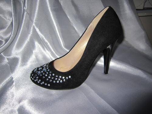 *Special Clearance* STAR STUDS BLACK ROUND-TOE HEEL ** SIZE 5**